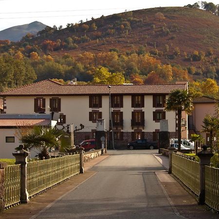 Hotel Urgain Oronoz-Mugaire Exterior photo