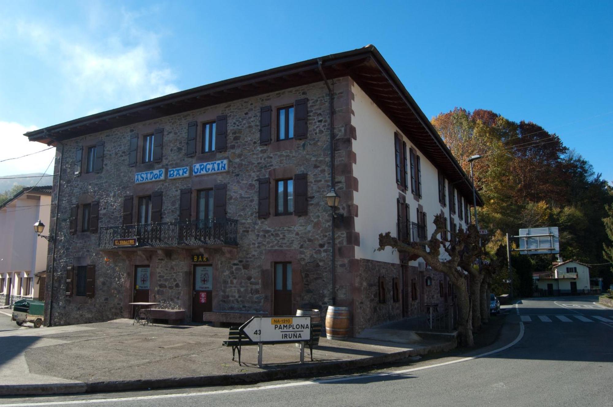 Hotel Urgain Oronoz-Mugaire Exterior photo