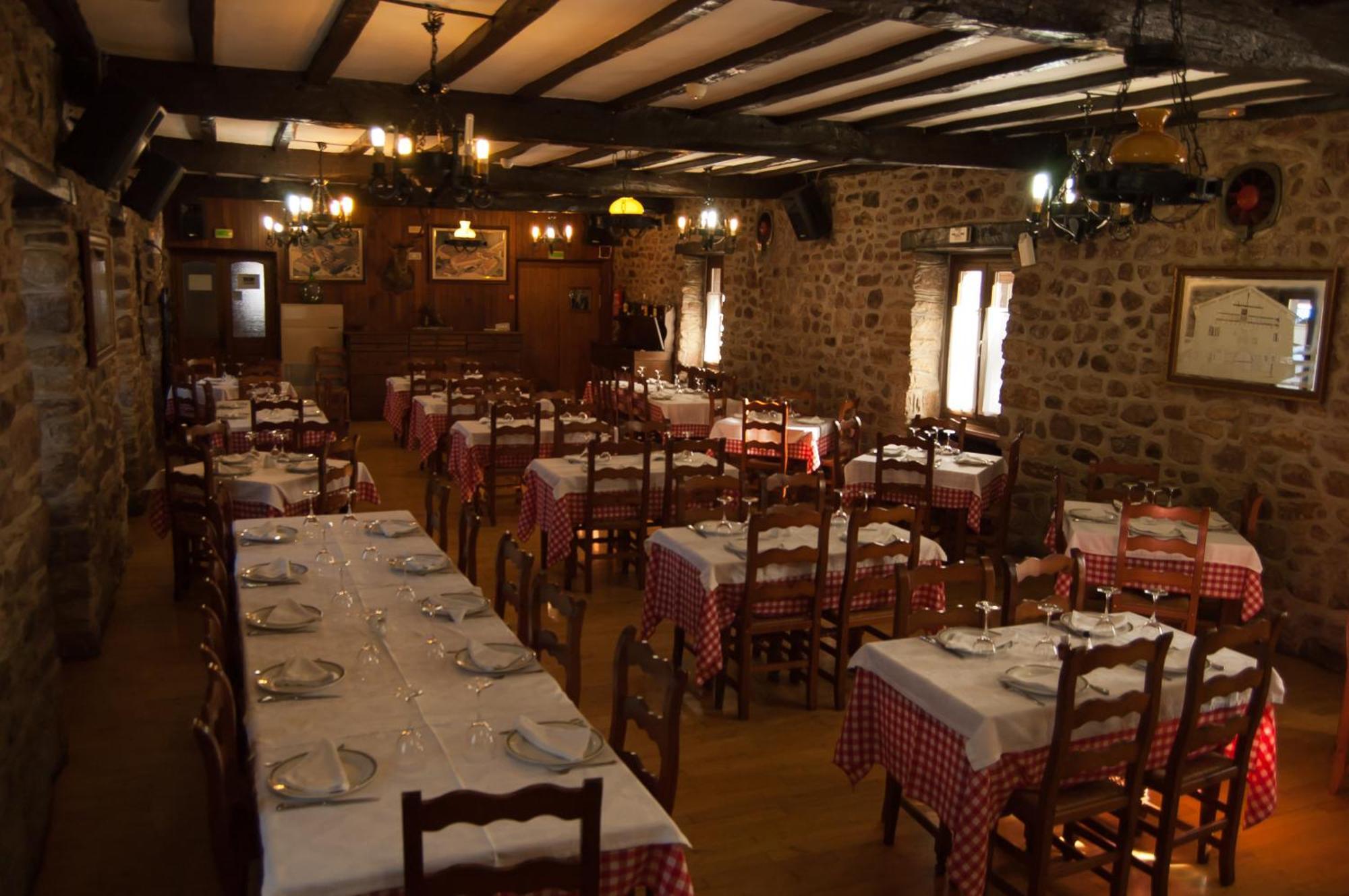 Hotel Urgain Oronoz-Mugaire Exterior photo